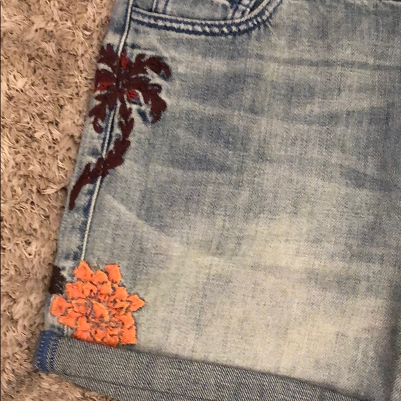 Scotch & Soda Embroidered Denim Shorts NWT - Picture 2 of 10